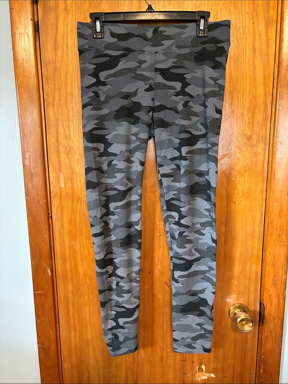 NWOT - Sonoma Goods For Life Women's Gray Camo High-Waist Leggings - Size M